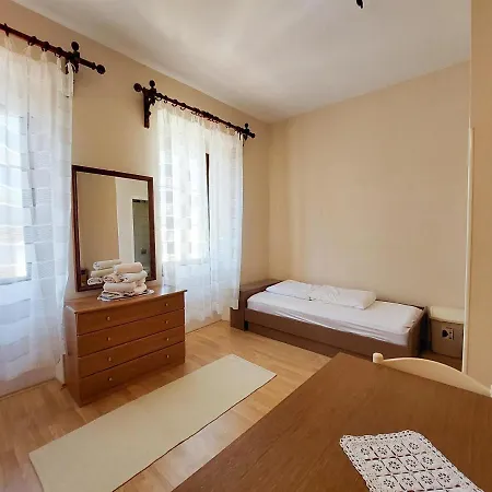 Gostinjska kuća Nada 2*